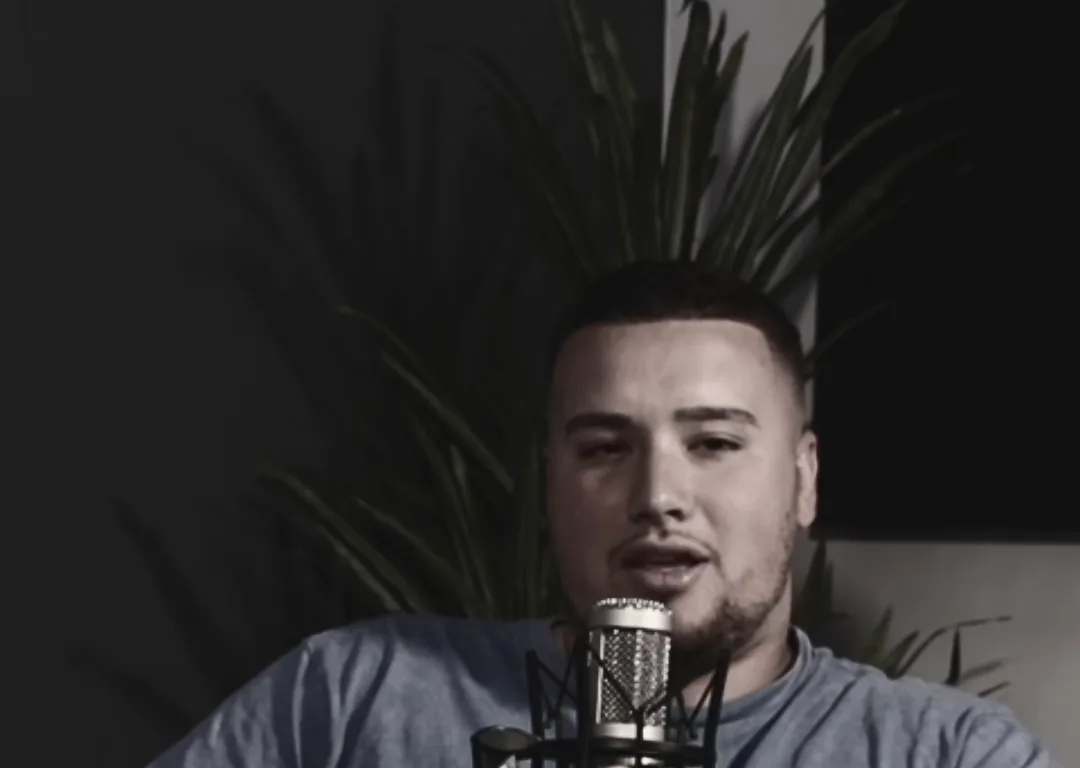 Zenen Chamizo in the podcast studio